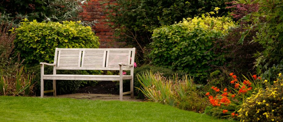 maquinaria para poner tu jardin a punto