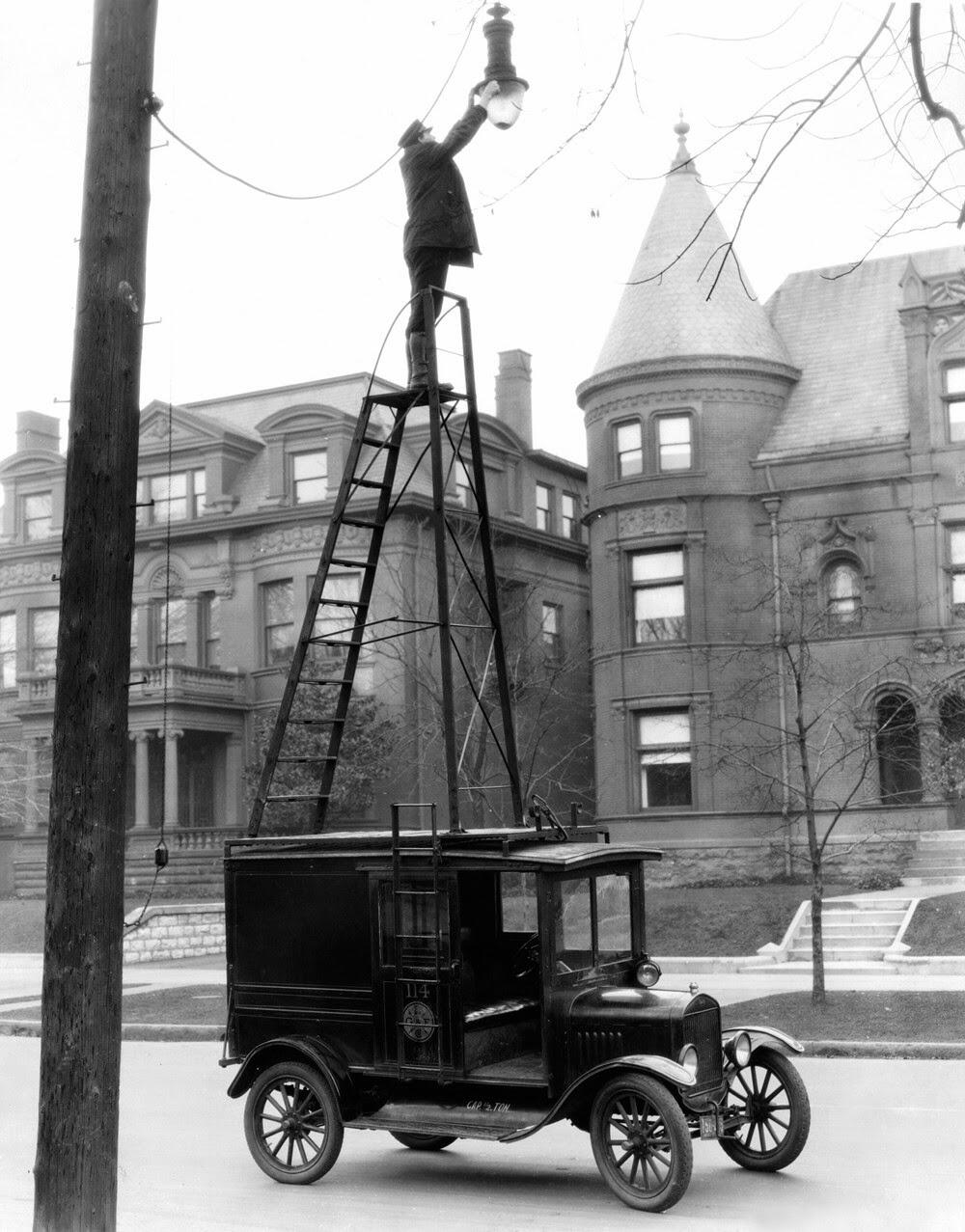 Evolucion de Trabajos en altura Ford Model T Street Light