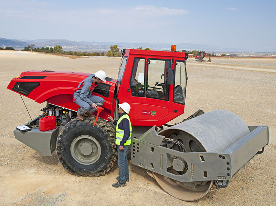 Rodillos de compactación LOXAM obra trabajadores